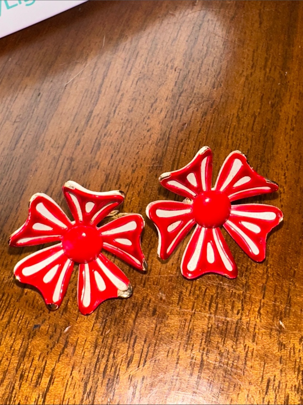 Vintage 60s MOD Red & White Flower Enamel Clip on Earrings